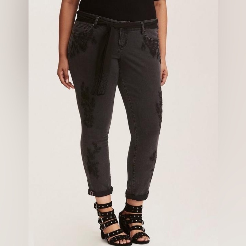 New Torrid Premium Boyfriend Jean Embroidered Black Wash Women’s Plus Size 26